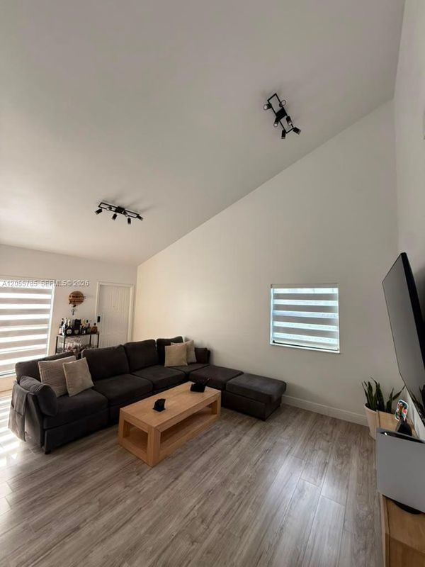 Foto del edificio - 8167 SW 24th St