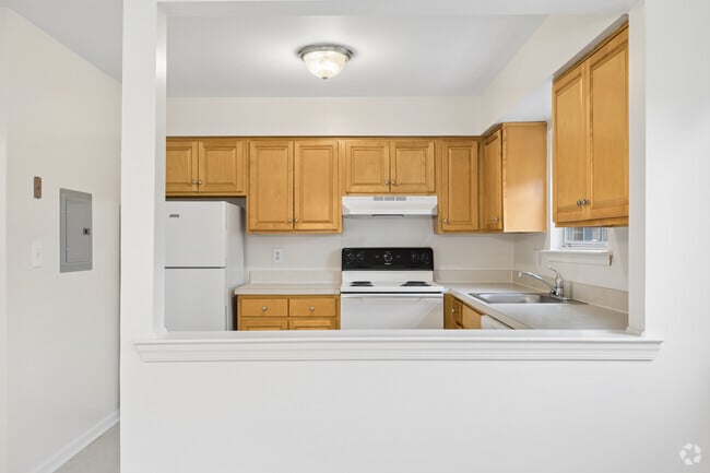 2BR, 1BA - 1,296SF - Kitchen - Sturwood Hamlet Apartments