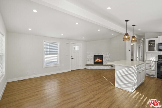 Foto del edificio - 30473 Mulholland Hwy