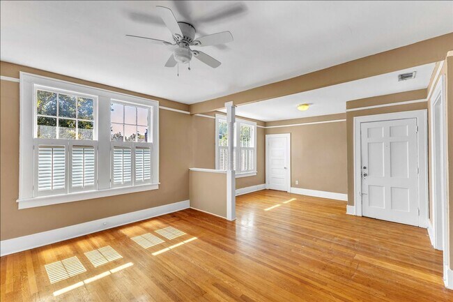 Foto del edificio - Upstairs Large 3 bedroom apartment in Ardsley Park