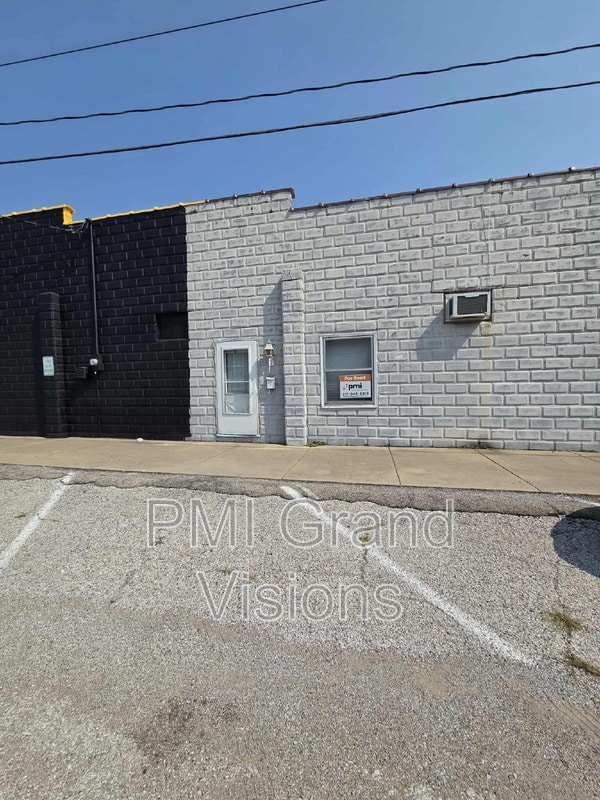 Building Photo - 2 E Jefferson Ave