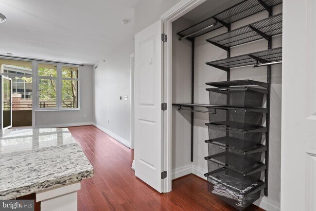 Foto del edificio - 8220 Crestwood Heights Dr