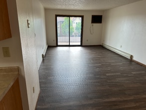 Building Photo - 1401 12th St E