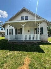 Building Photo - 202 N Scenic Ave