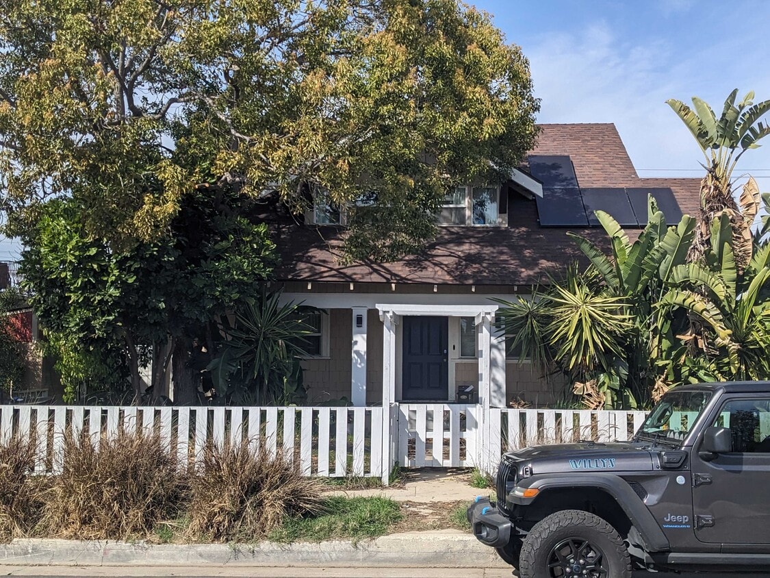 Photo - 4547 W 16th Pl (Los Angeles, CA)
