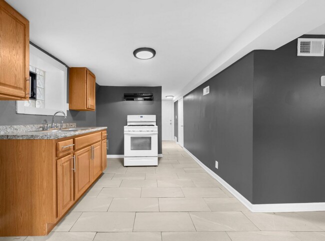 Foto del edificio - 738 E Marquette Rd