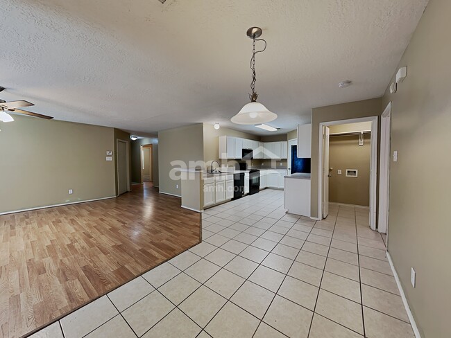Building Photo - 9726 Gulfstream Dr