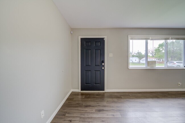 Foto del edificio - 10742 Tropic Dr