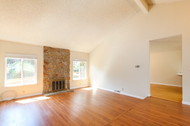 Building Photo - 3 bedroom Home on a corner Lot
