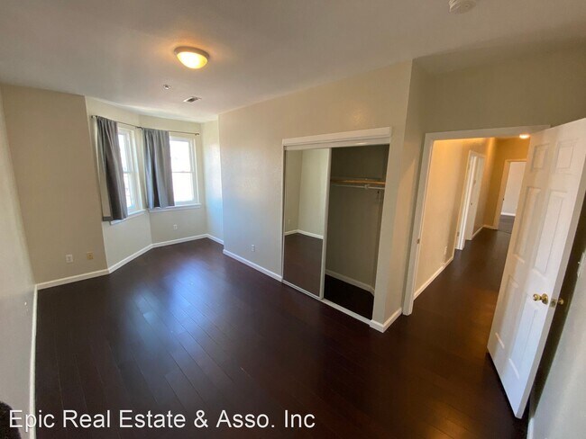 Building Photo - 4 br, 3 bath House - 2171 Mission St, #402