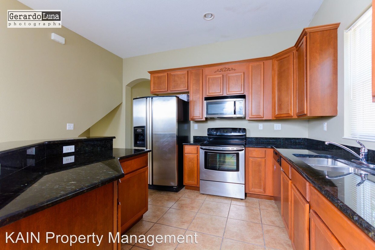 Primary Photo - 1808 E Columbus Dr