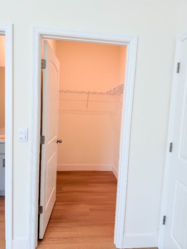 Building Photo - 1998 Walnut Crk Dr