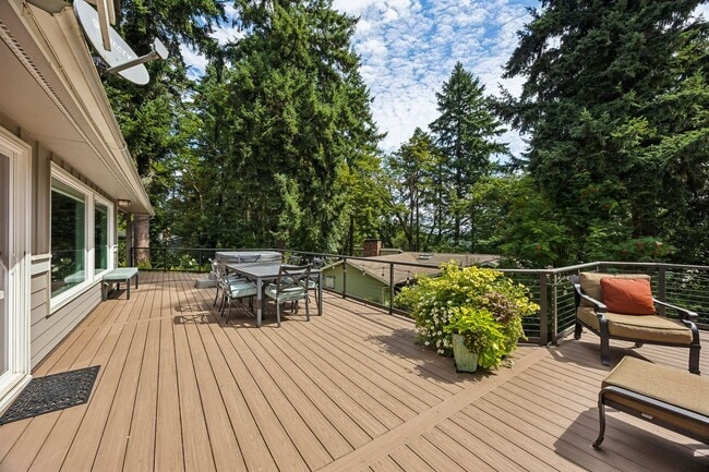 Building Photo - Normandy Park - Modern and Spacious!