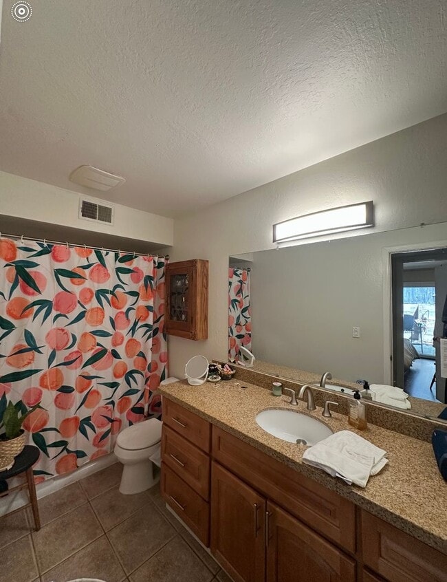 Foto del edificio - Spacious Townhome Near Dominican Hospital