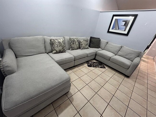 Building Photo - 8807 Plum Grove Ct