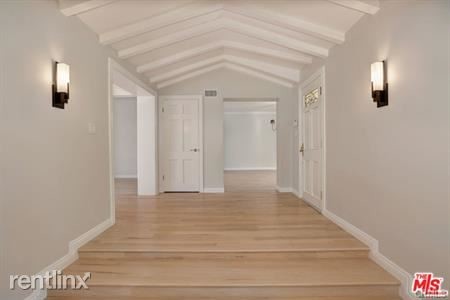 Building Photo - 301 S Maple Dr