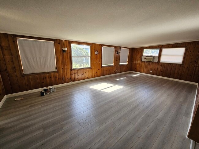 Building Photo - 936 Millbury Ave