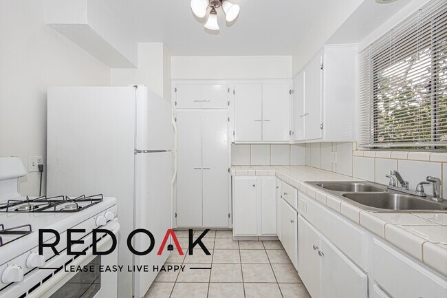 Foto del edificio - ~1.5 Month FREE + $200 OFF~ Stylish One Be...