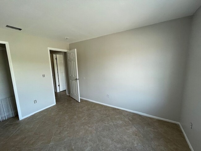 Building Photo - Newly Remodeled 2/2 Condo in South Daytona...