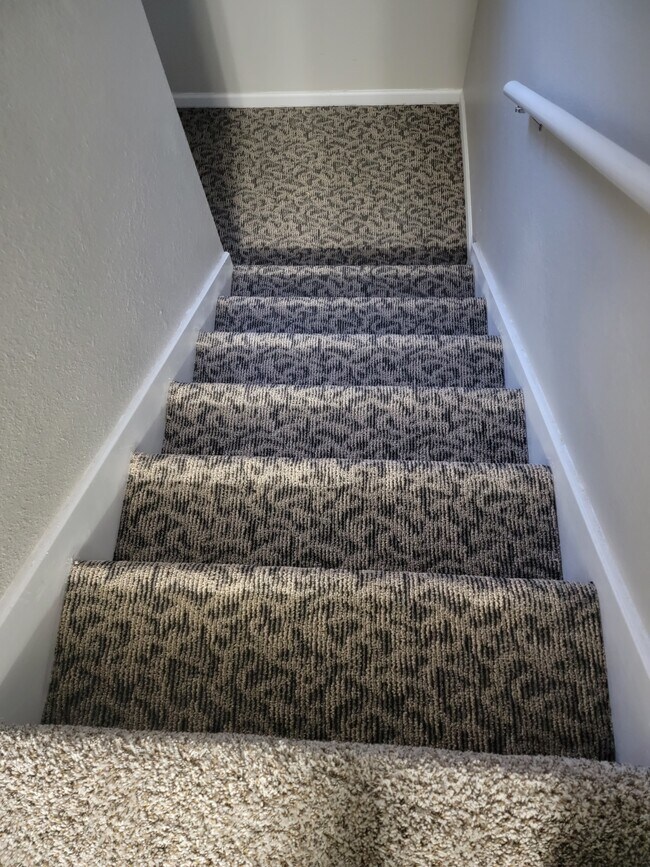 Stairs - 7144 N Kingston Ct