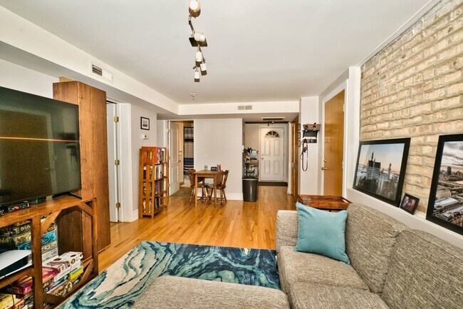 Foto del edificio - 4203 N Lawndale Ave