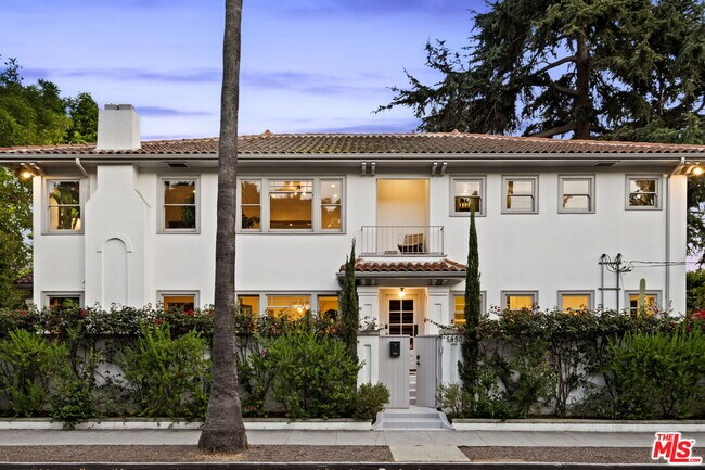 Foto del edificio - 5850 Foothill Dr