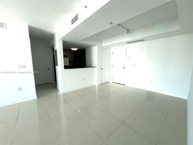 Foto del edificio - 1861 NW S River Dr