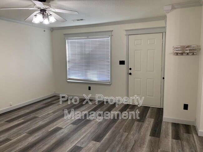 Foto del edificio - 3111 E 12th St