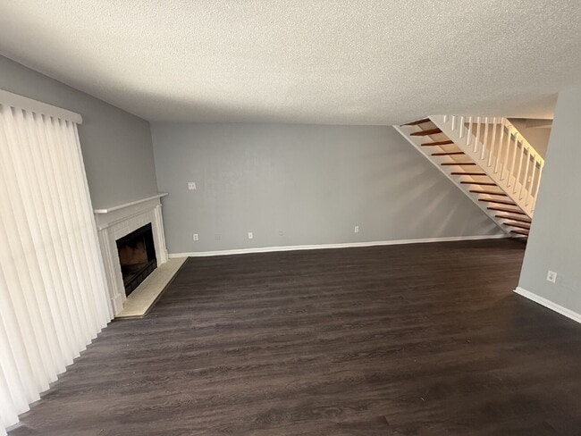 Building Photo - Just minutes from the University of South Alabama, this updated condo features fresh paint, lamin...