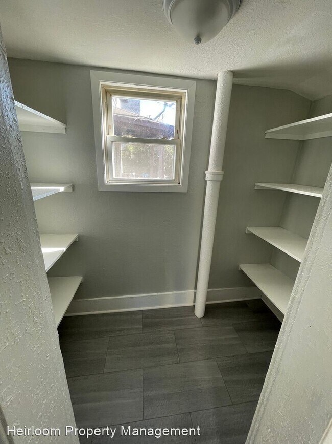 Building Photo - 1 br, 1 bath House - 4824 W 6th St