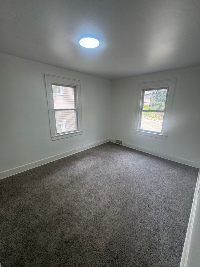 Building Photo - 275 Greensburg Pike