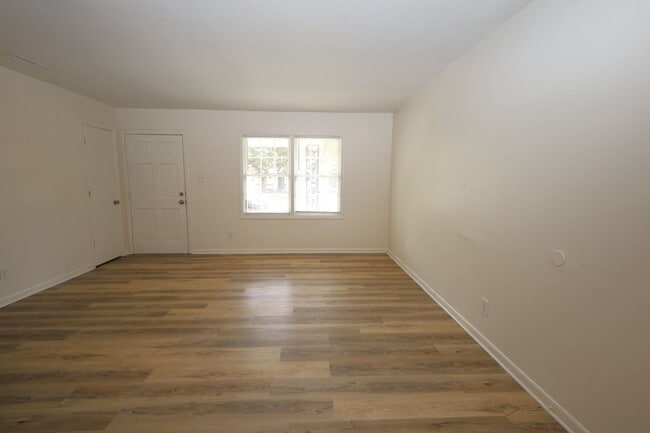 Building Photo - 1109 Dunwoody Dr