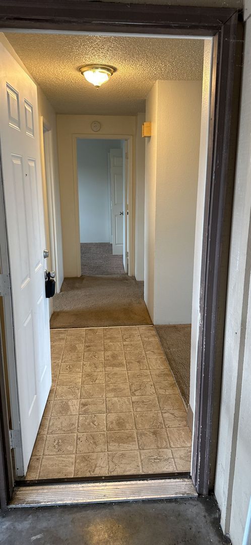 Building Photo - (905) Draper Arms Apartments - 2 Bedroom / 1 Bath