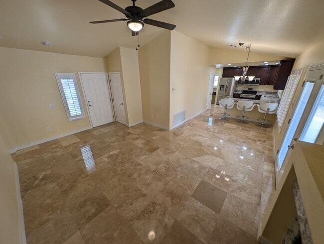 Foto del edificio - 2737 Tumble Brook Dr