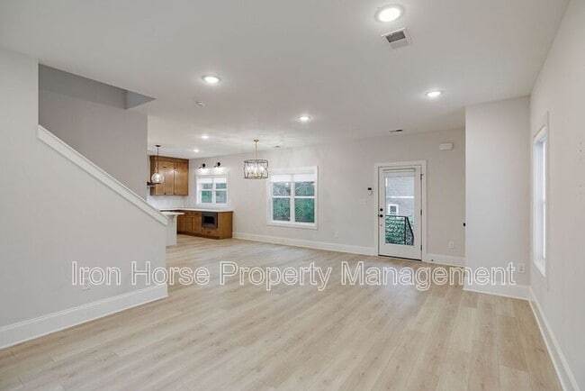 Building Photo - 125 Harper St