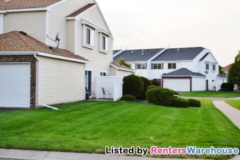 Building Photo - 9277 Inland Ln N