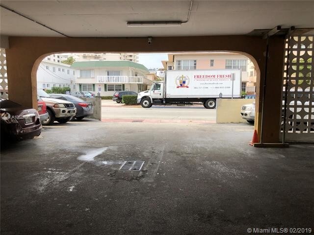 Foto del edificio - 6855 Abbott Ave