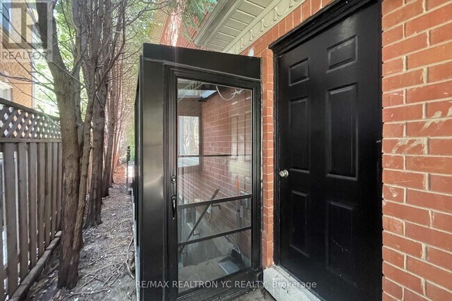 Building Photo - 4 Theobalds Cir