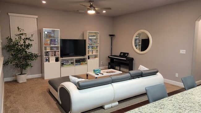 Building Photo - 1739 E Autumn Sage Ave