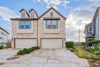 Building Photo - 8700 Laurel Crest Dr