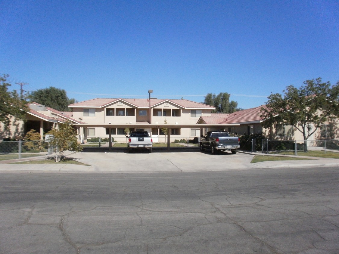 Primary Photo - La Poloma Apartments