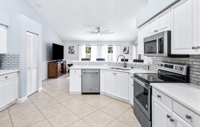 Foto del edificio - 12898 Buckland St