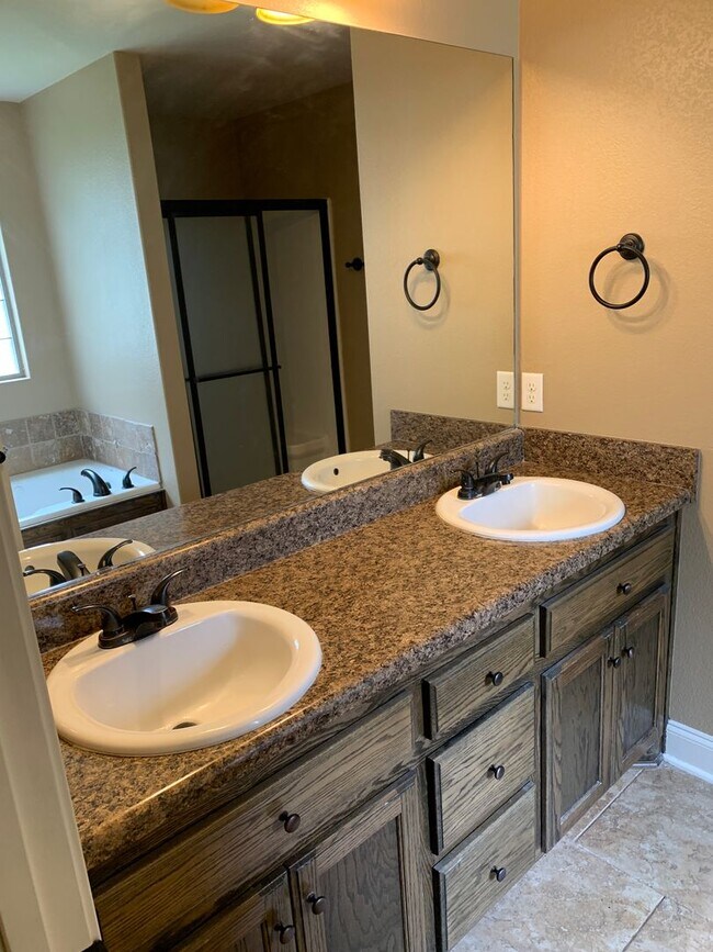 Building Photo - 2476 Pleasant Willow Dr
