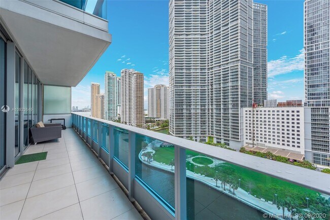 Building Photo - 200 Biscayne Blvd Way