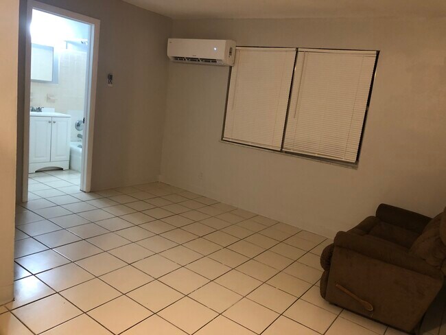 Foto del edificio - 325 SW 14th Ct