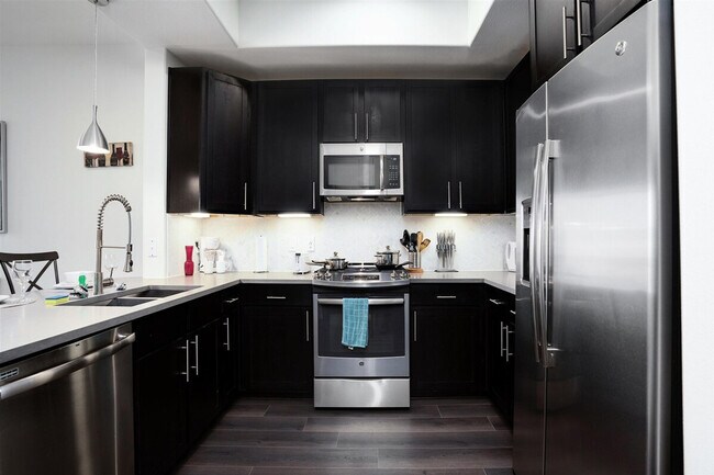 Building Photo - 800 Sorella Ct