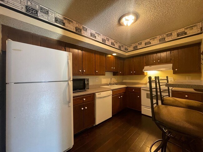 Foto del edificio - 1450 Woodland Dr