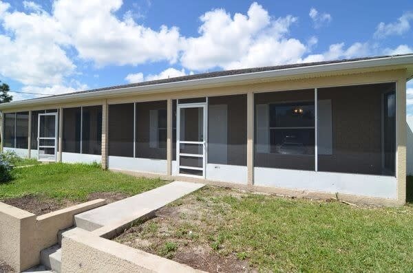 Building Photo - 204 Ichabod Ave S