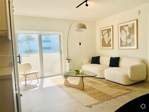 Building Photo - 240 Collins Ave