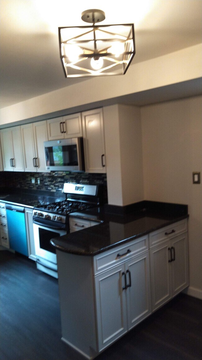 Foto del edificio - 1473 Hollyrood Rd
